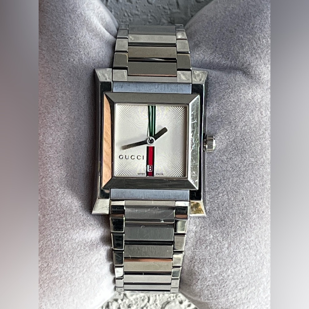 Gucci Series 111 YA111401 Stainless Steel Men's Watch.